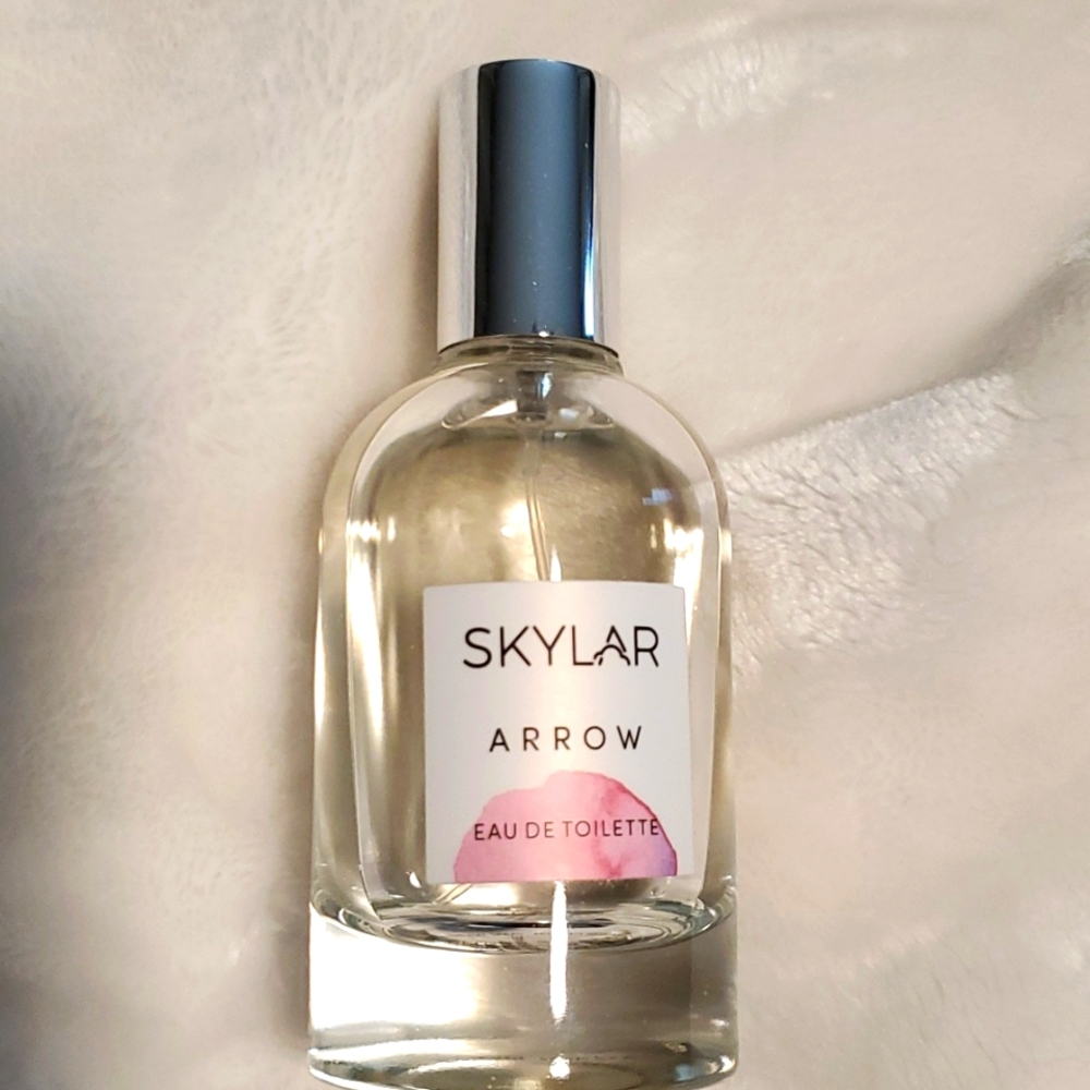 Skylar. ARROW SPRAY